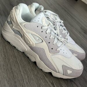 Nike Air - Size 10 - New